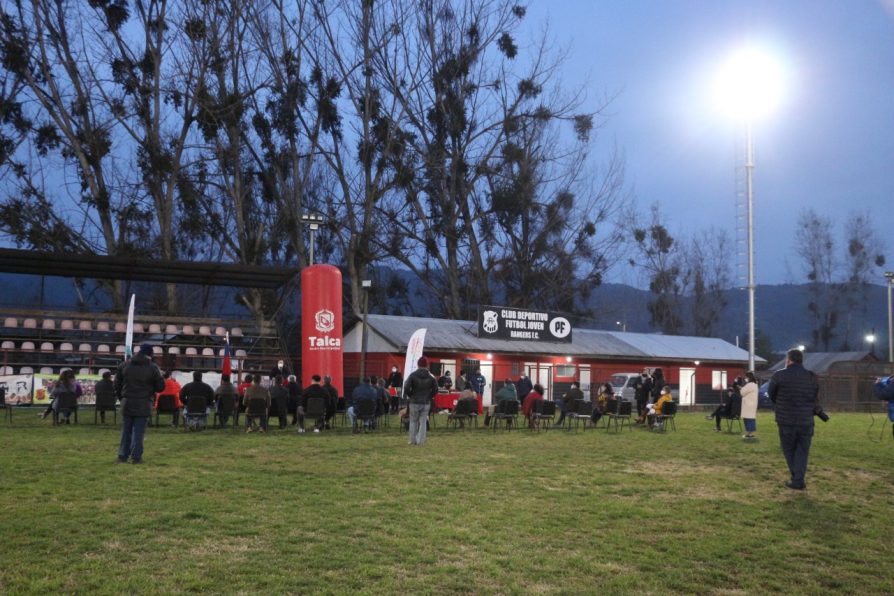 Cancha de Rangers de Talca cuenta con nuevas luminarias financiadas por Subdere