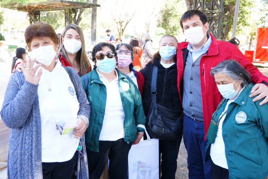 Fotonoticia: Emotiva ceremonia por el mes del Adulto Mayor se realizó en Teno