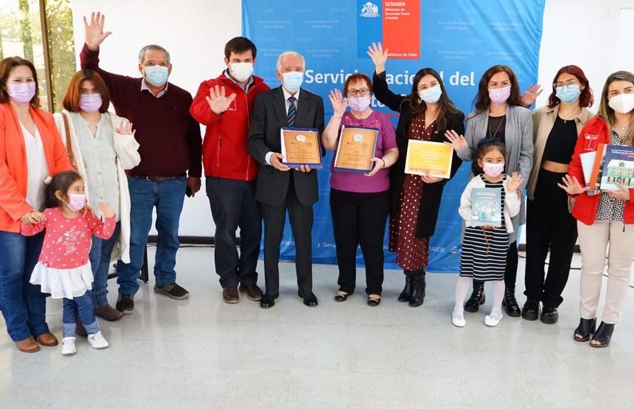 Premian a ganadores de concurso literario para adultos mayores “Confieso que he vivido”