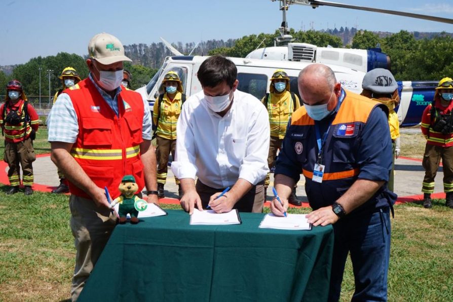 Autoridades maulinas firmaron plan preventivo y de control de incendios forestales hasta 2024