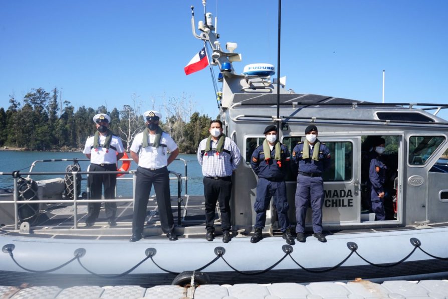 Delegado Aqueveque visitó instalaciones de la Capitanía de Puerto de Constitución