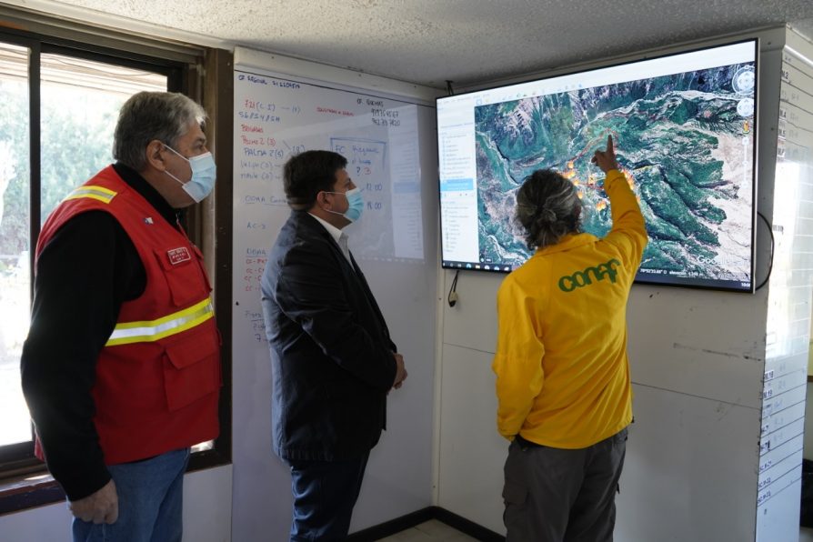 Delegado Aqueveque e incendio en forestal en Molina: “Hemos estado en constante coordinación y solicitamos todos los recursos”