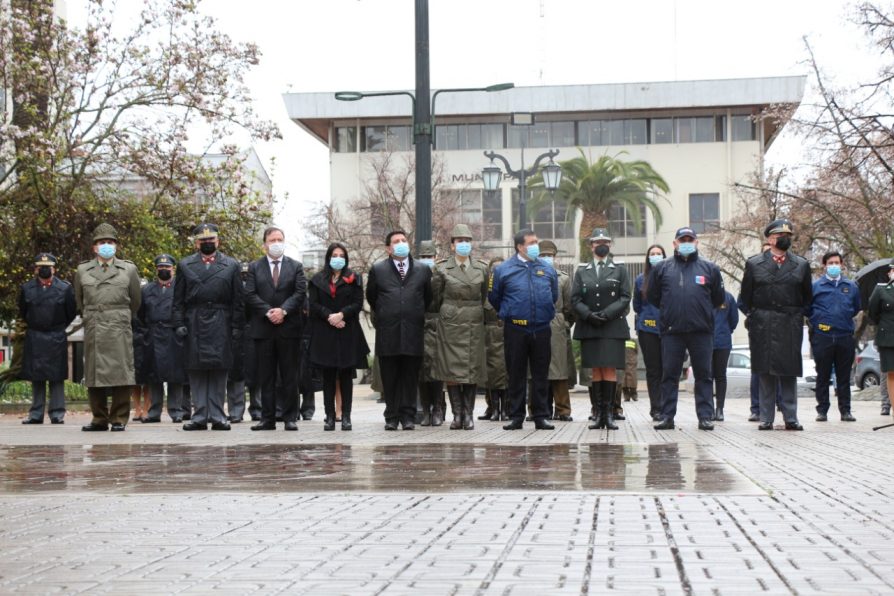 Fotonoticia: Con izamiento del Pabellón Nacional en la Plaza de Armas de Talca, se dio inicio al Mes de la Patria