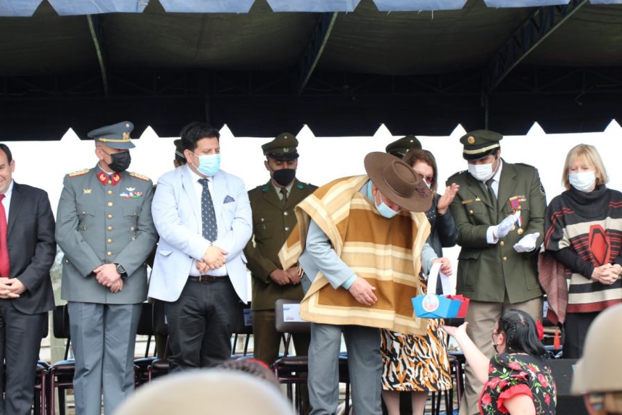 Fotonoticia: delegado Aqueveque participa de desfile de Fiestas Patrias en Pencahue