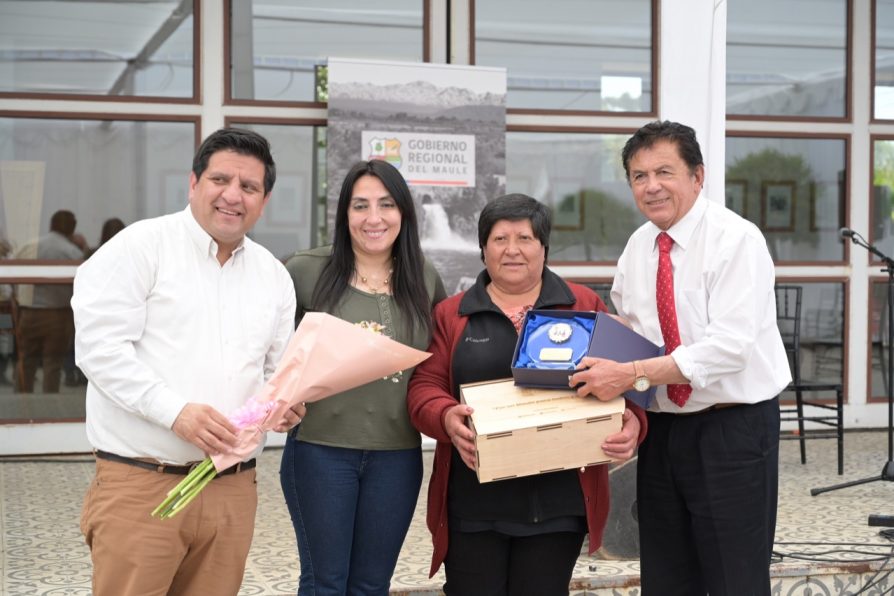 Día de la Mujer Rural congregó a más de un centenar de representantes de las mesas provinciales del Maule que distinguieron a cuatro de sus pares 