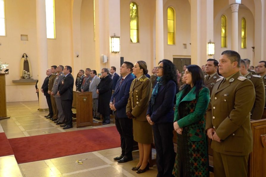 Fotonoticia: Realizan misa por aniversario de Carabineros