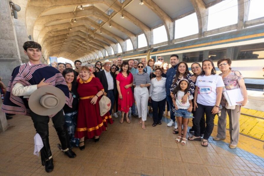 Trenes Culturales llegan a Constitución con llamado a campaña solidaria en apoyo a familias afectadas por incendios  