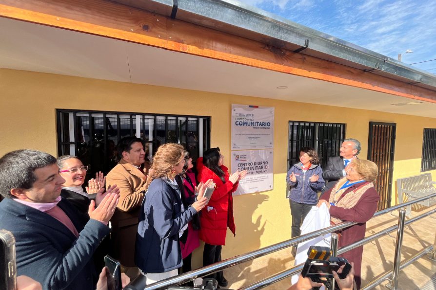 San Javier: Ministra Toro inauguró Centro Diurno para personas mayores