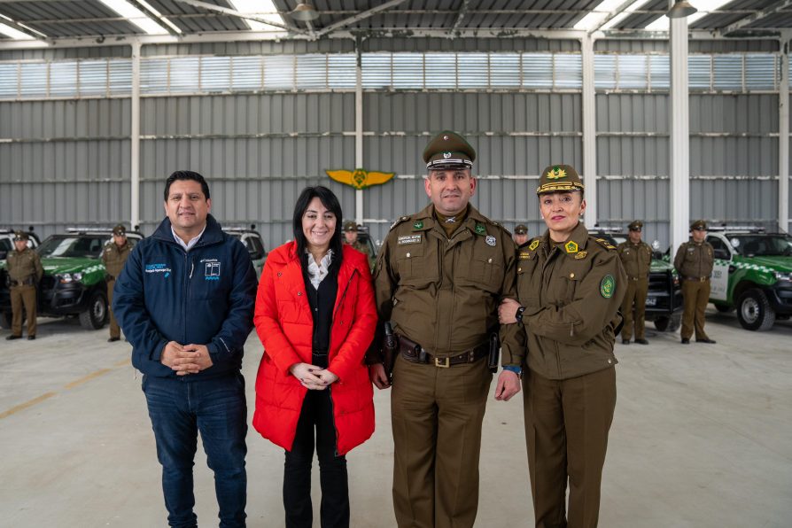 Entregan 24 camionetas 4×4 a Carabineros