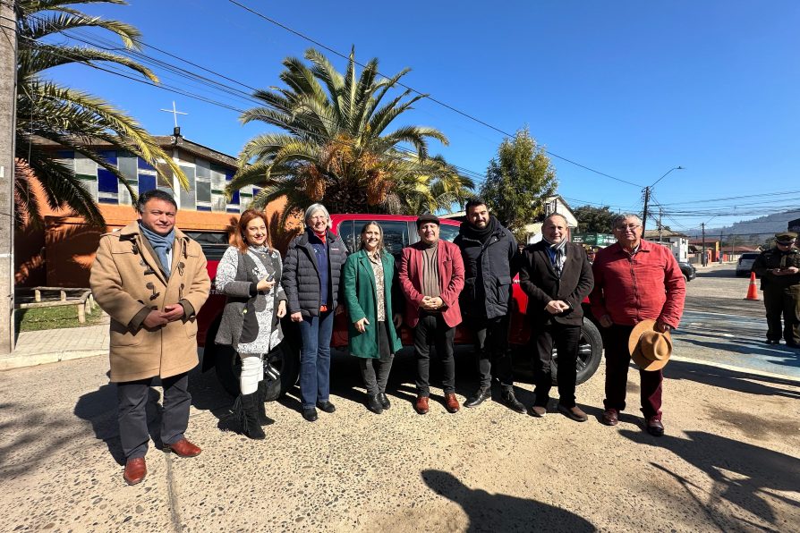 Licantén y Romeral reciben vehículos todo terreno para atención de salud de las comunas