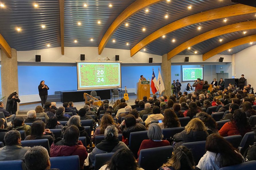 En Cuenta Pública de CONAF, director ejecutivo Rodrigo Illesca