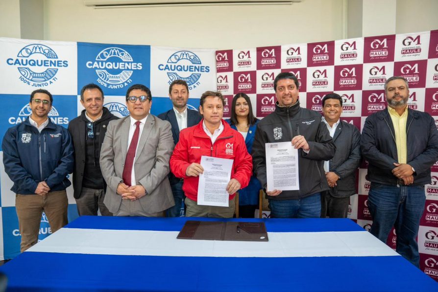 El corazón de Cauquenes se renueva: Gobernador y Alcalde firman histórico convenio de conservación vial