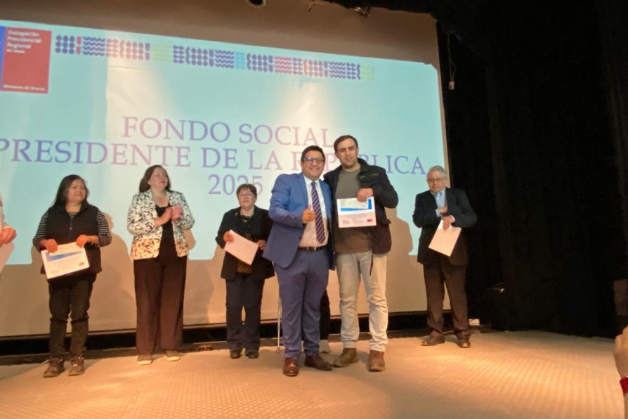 Delegado Aqueveque entregó recursos a 26 organizaciones sociales y deportivas entre las que destaca una que combate el Parkinson en Curicó