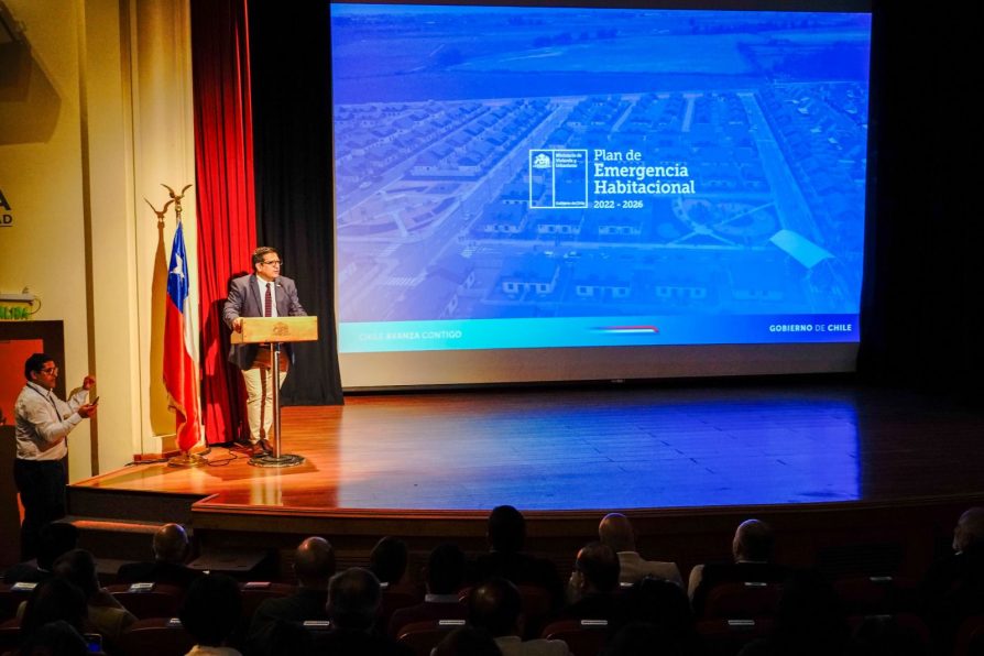 En su visita al Maule: Ministro Montes aboga por consenso para que Plan de Emergencia Habitacional siga por 4 años más