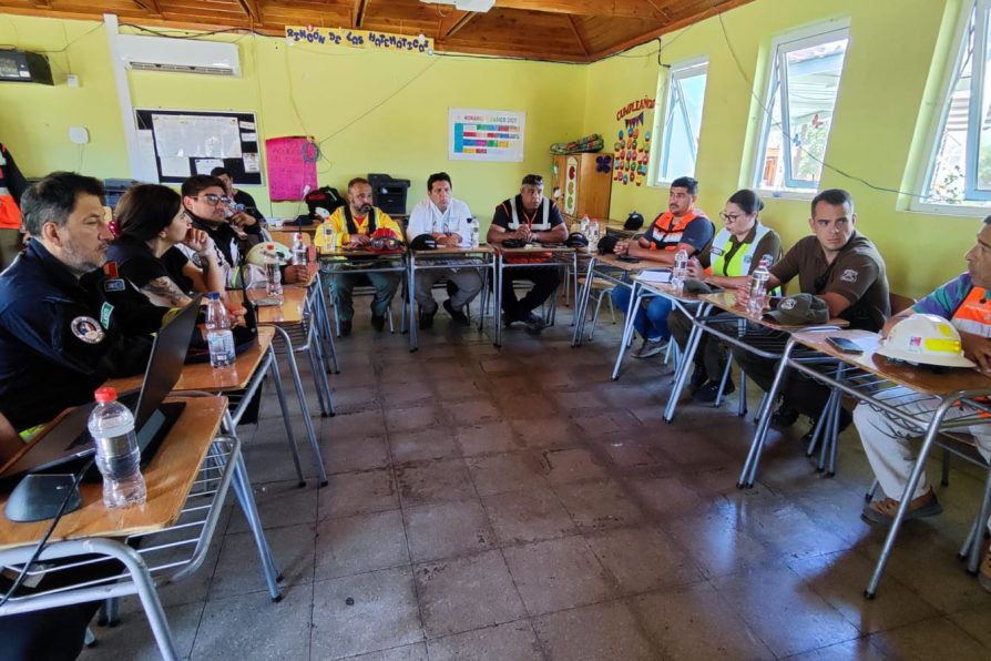 Autoridades refuerzan acciones y despliegue técnico ante incendios forestales en la comuna de Maule