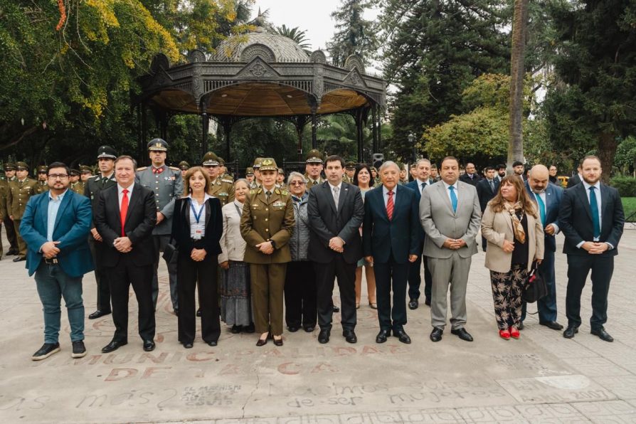 Fotonoticia: Delegado Prieto encabezó izamiento del Pabellón Nacional por inicio del mes aniversario de Carabineros de Chile