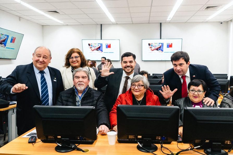 Más de 60 dirigentes adultos mayores se capacitan para postular a fondos de Senama y otras iniciativas públicas