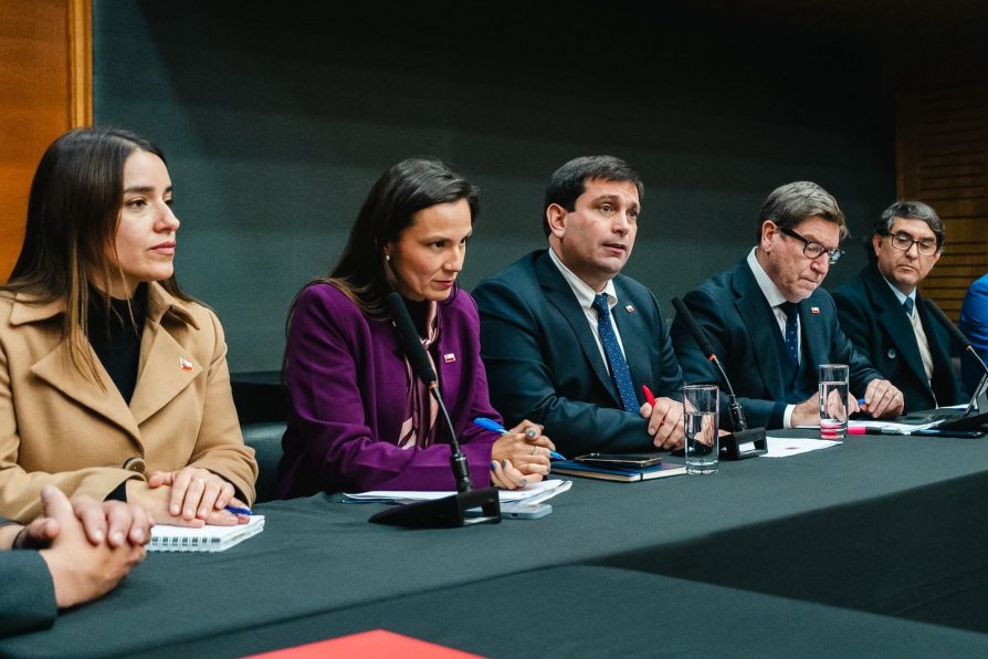 Biministro de Economía y Minería y Delegado Prieto lideran encuentro con gremios y sectores estratégicos del Maule