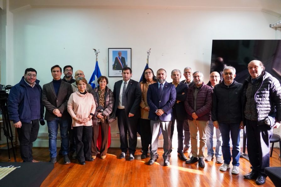 Autoridades regionales destacan rol de los medios en encuentro con la prensa