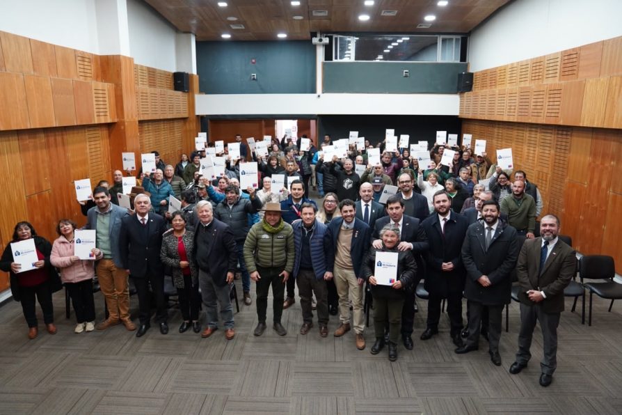 Seguridad para hoy, oportunidades para el futuro: 90 familias reciben sus títulos de dominio gracias al Gobierno Regional y Bienes Nacionales