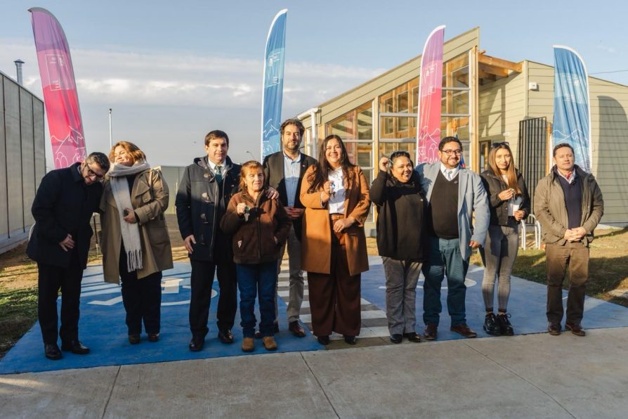 Delegado Prieto lidera entrega de innovador ecobarrio que cumple el sueño de la casa propia a 40 familias de San Rafael
