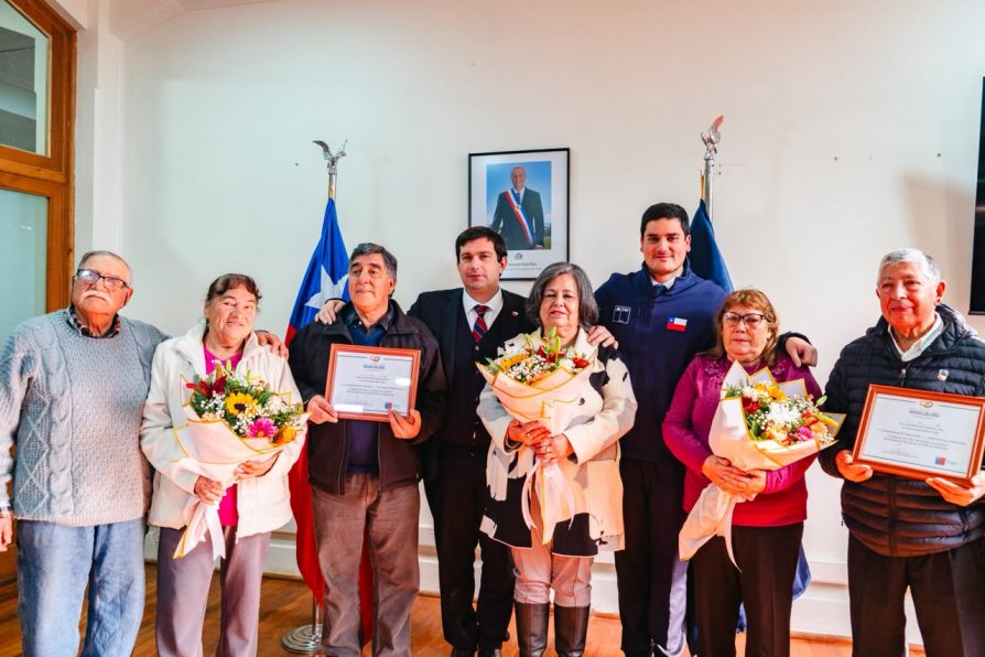 Bono Bodas de Oro: Delegado Prieto reconoce a tres matrimonios que cumplieron 50 años casados