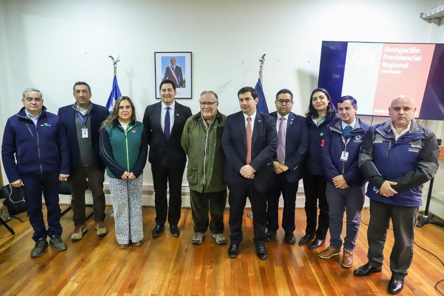 Ministro de Agricultura realiza gira por cinco regiones para monitorear efectos del sistema frontal y apoyar al sector agrícola