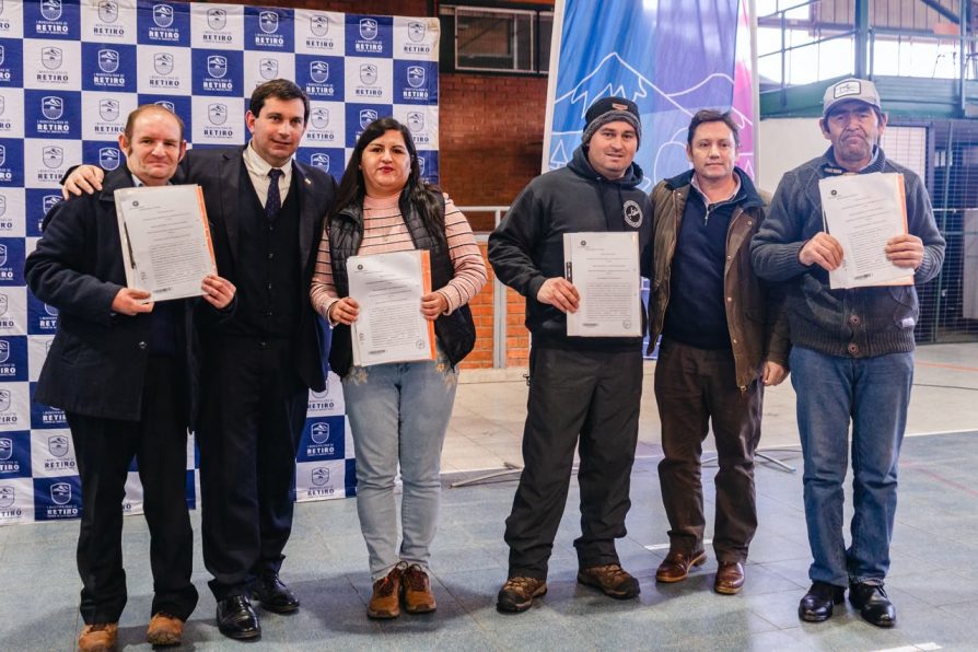 159 familias de Retiro reciben las escrituras de sus viviendas y consolidan el sueño de la casa propia