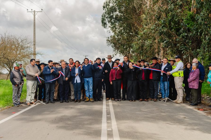 Autoridades y un centenar de vecinos inauguraron la ruta L-700 en la comuna de Retiro
