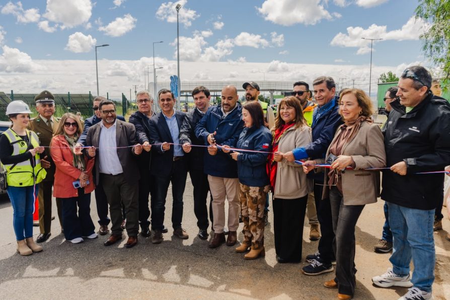 Seguridad vial en Molina: Autoridades inauguran paso peatonal en la Ruta 5 Sur